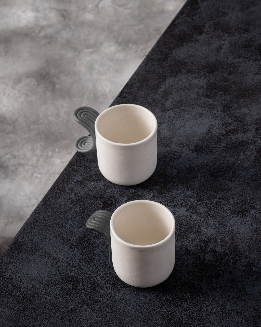 cups with gray handle