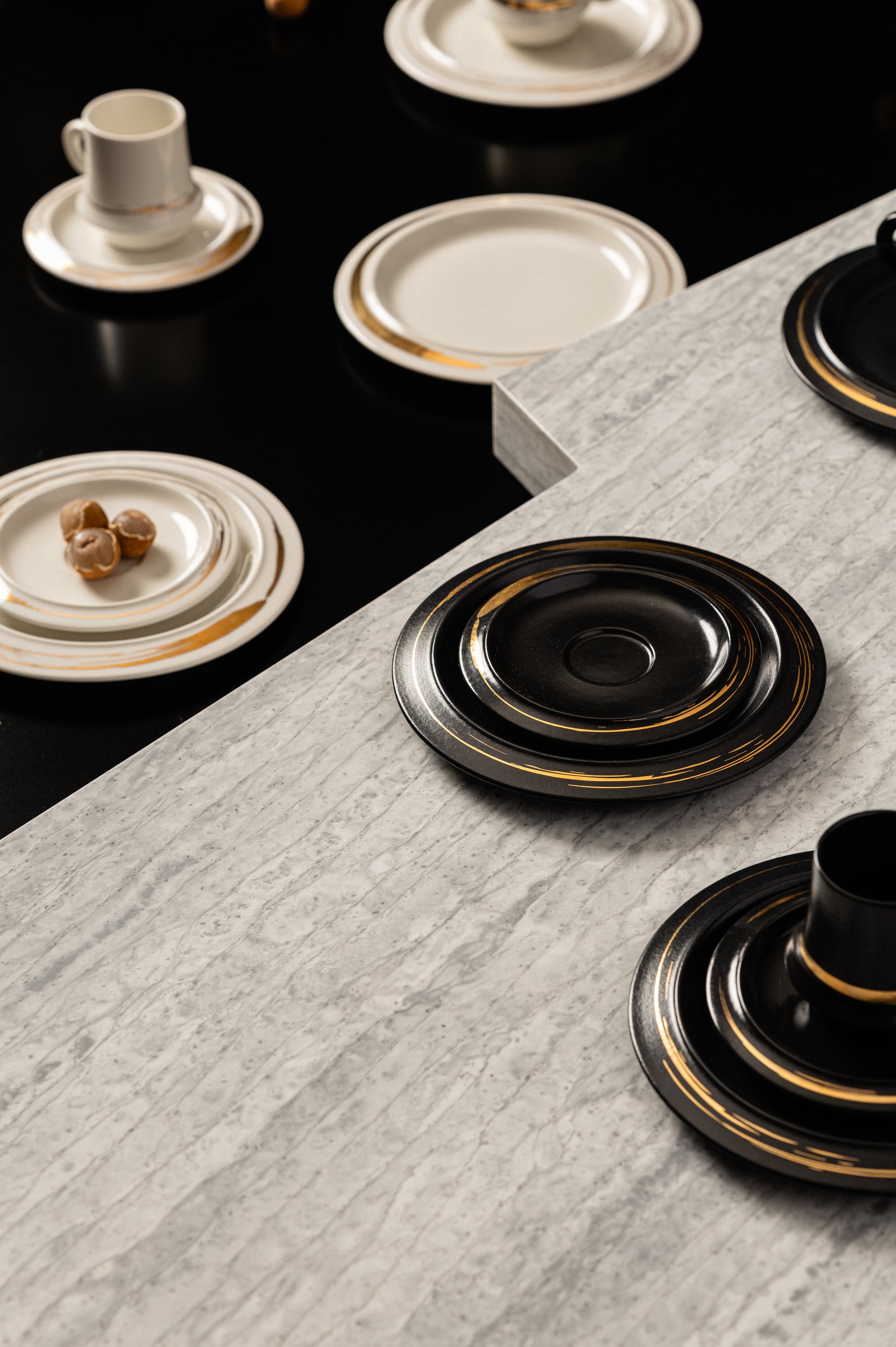 #color_black #color_white