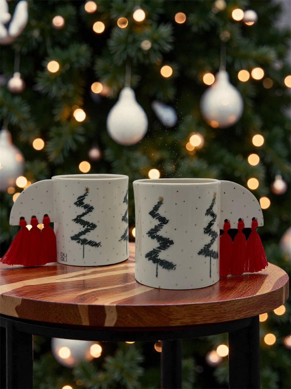Two ceramic mugs with Christmas tree